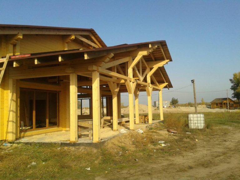 Небольшой и практичный каркасный дачный домик